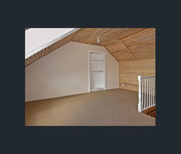 Charming & Stylish - Photo 2