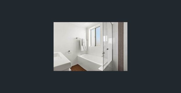 Top Floor With Lock Up Garage - Ticks All The Boxes - Photo 1