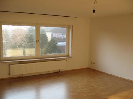 Schöne Oberwhg. m großzügigem Balkon im 1. OG in Mehrfam.haus mit 3 Mietparteien - Photo 2