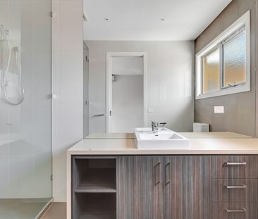 1/3 Prince Street, Essendon North VIC 3041 - Townhouse For Rent | D... - Photo 3