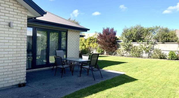 Fantastic fully furnished family home situated in a quiet cul-de-sac in established subdivision! - Photo 1