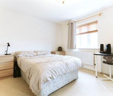 4 bedroom semi-detached house to rent - Photo 3