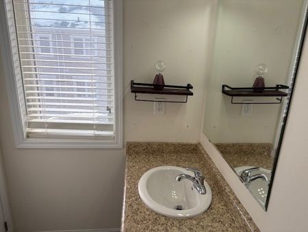 For Lease - 27 Ariel Road Unit# Main, Brampton, Ontario - Photo 5