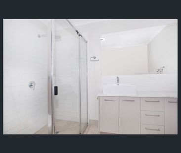 spacious flat with views in Nambour - Photo 6