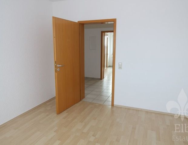 Großzügige 3 Raum Wohnung mit Balkon, Tageslichtbad und Keller im Lindenplatz/Hermsdorf - Photo 1