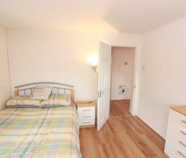 Paul Street – Room 3 - Photo 5