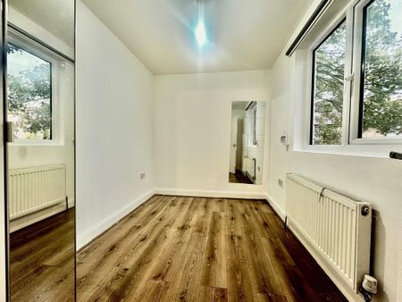 5 bedroom terraced house to rent - Photo 4