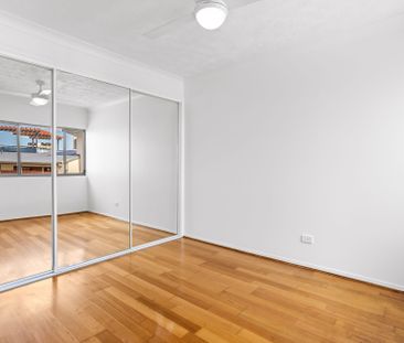 Easy Living in a Bright and Spacious Toowong Apartment - Photo 4