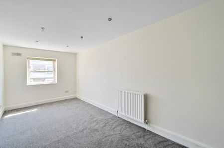 4 bedroom apartment to rent - Photo 3