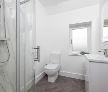 Burnell Avenue Room 5 - Photo 4
