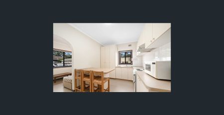 Spacious 4 Bedroom home in Ultra convenient location - Photo 4