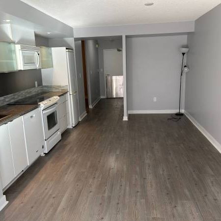 1 Bed + 1 Bed/Den Condo with Parking/Locker Incl - Photo 1