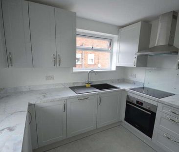 Avondale Avenue, Staines-upon-thames, TW18 - Photo 6