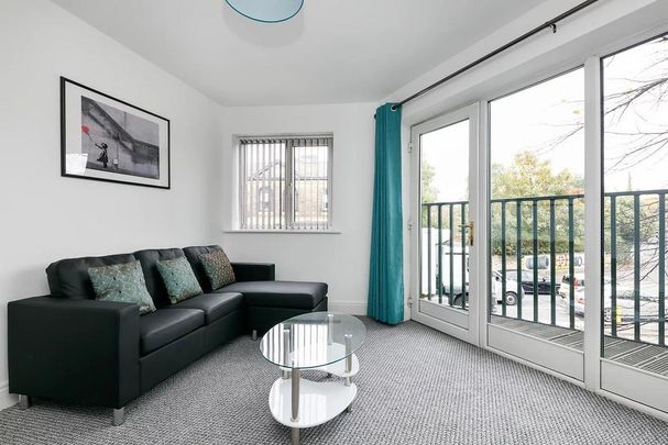 2 bedroom flat to rent - Photo 1