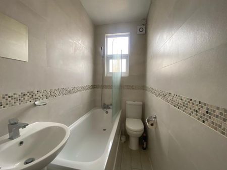 4 bedroom terraced house to rent - Photo 5