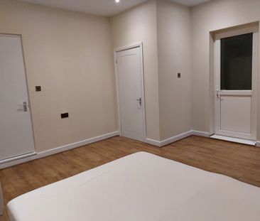 Room in a Shared House, Kenilworth Avenue, RG30 - Photo 2