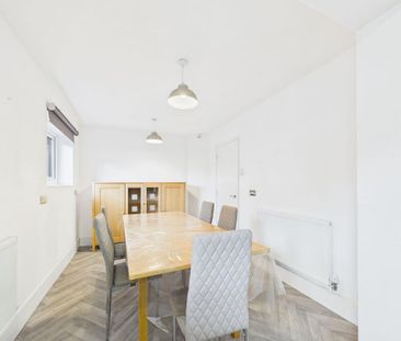 3 bedroom semi-detached bungalow to rent - Photo 5