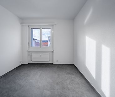 Rent a 3 ½ rooms apartment in Niederhasli - Photo 3