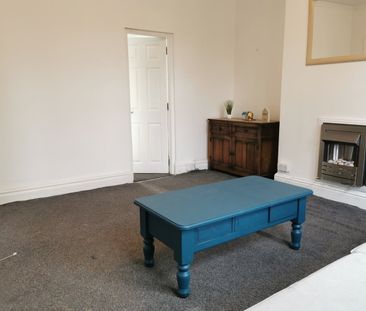 1 Bed Flat, Harehills Avenue, LS8 - Photo 2