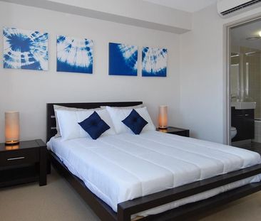 STUNNING 2 BED 2 BATH APARTMENT - Photo 3