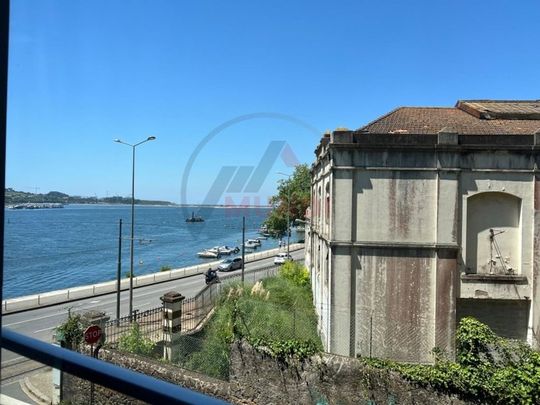 4 room luxury Flat for rent in Marginal, Porto, Distrito do Porto - Photo 1