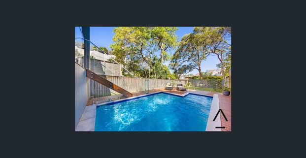 Stunning 4-Bedroom Family Home with Pool – Walk to Coogee Beach - Photo 1