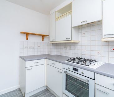 2 bedroom house to rent Hedley Gardens, Hedge End, Southampton, SO30 - Photo 6