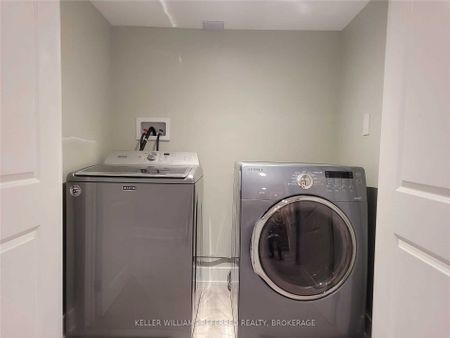 For Lease - 920 Stonehaven Avenue, Newmarket, Ontario - Photo 4