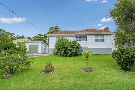 THREE BEDROOM HOME - Photo 4