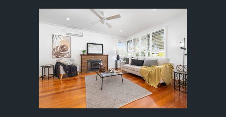 Spacious & Sophisticated Family Living in Blackburn North - Photo 3