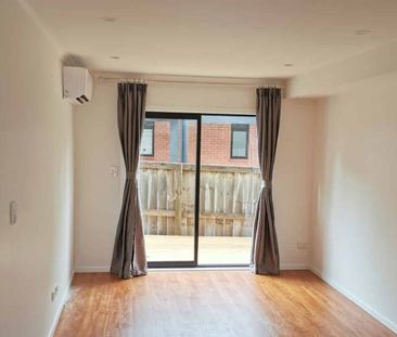 3 Bedroom, 3 Bathroom Townhouse - Photo 4