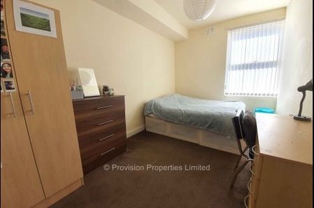 4 Bedroom Houses in Hyde Park - Photo 3