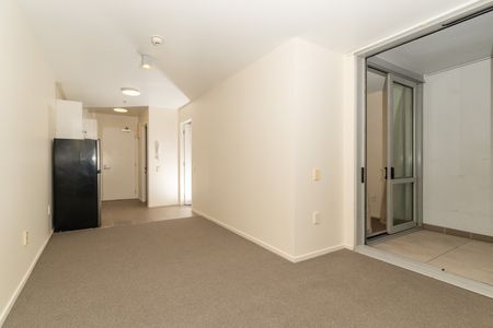 One Bedroom Unfurnished - Photo 5