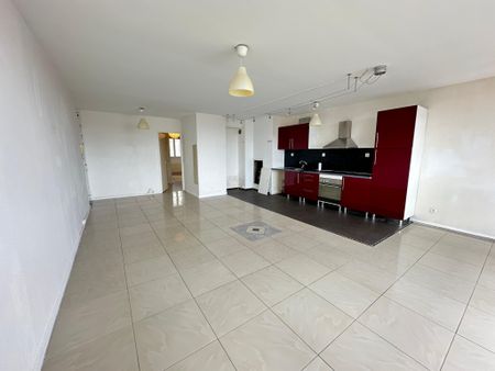 T3 GRATTE CIEL AVEC PLACE DE PARKING ET CAVE - Villeurbanne, ... - Photo 5