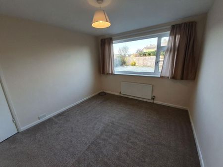2 bedroom semi-detached bungalow to rent - Photo 3