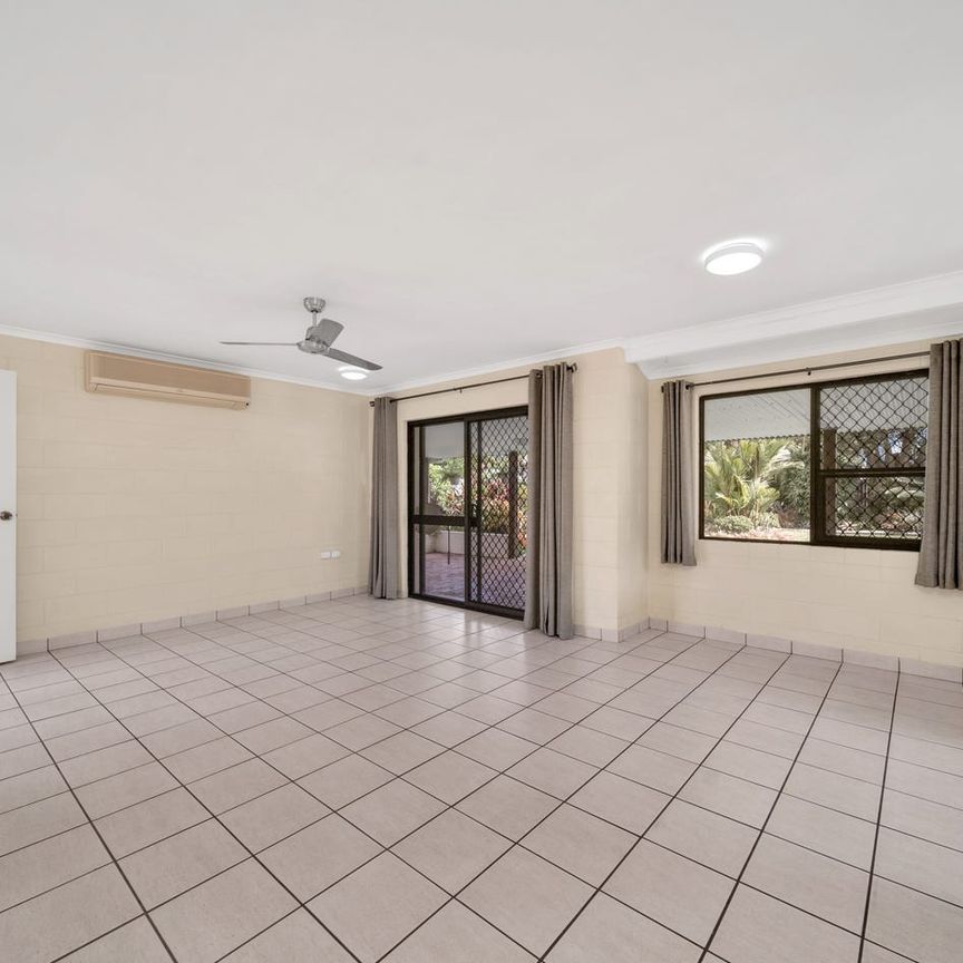 Large rear patio with amazing garden surrounds - Photo 1