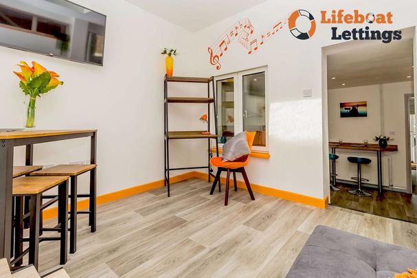 1 bedroom in a house share to rent - Photo 1