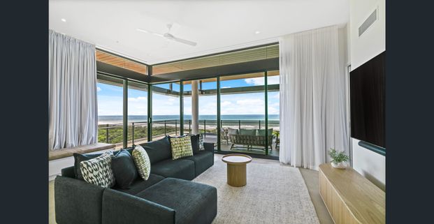 OCEANFFONT LUXURY FURNISHED PENTHOUSE - BOKARINA BEACHFRONT LIVING AT ITS BEST - Photo 1