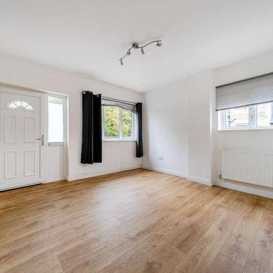 Burford Road, Lechlade, GL7 - Photo 1