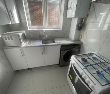3 Bed Flat, Ilford Lane, IG1 - Photo 6