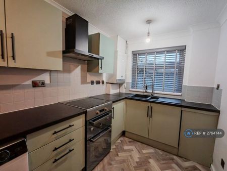 1 bedroom semi-detached house to rent - Photo 3