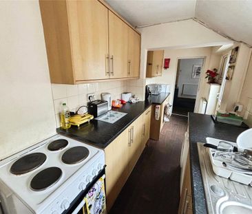 1 bedroom in a house share to rent - Photo 4