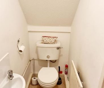 2 bedroom house of multiple occupation to rent - Photo 6