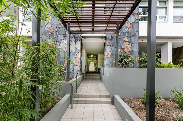 Luxury Lakeside Apartment - Photo 1