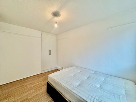 4 Bed Terraced House, Blomfield Court, SW11 - Photo 5