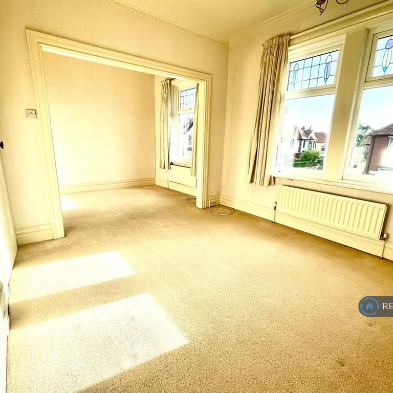 4 bedroom semi-detached house to rent - Photo 1