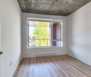 2350 Saint-Patrick, Montréal, QC - Photo 1