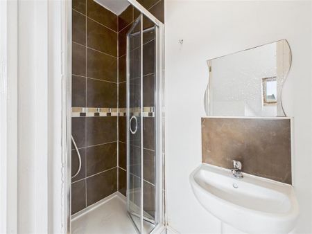 8 bedroom end of terrace house to rent - Photo 4