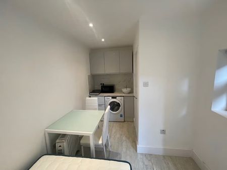 Studio Flat, Sunnymede Drive, IG6 - Photo 2