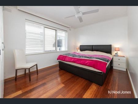 8/10 Dickens St , ELWOOD - Photo 3